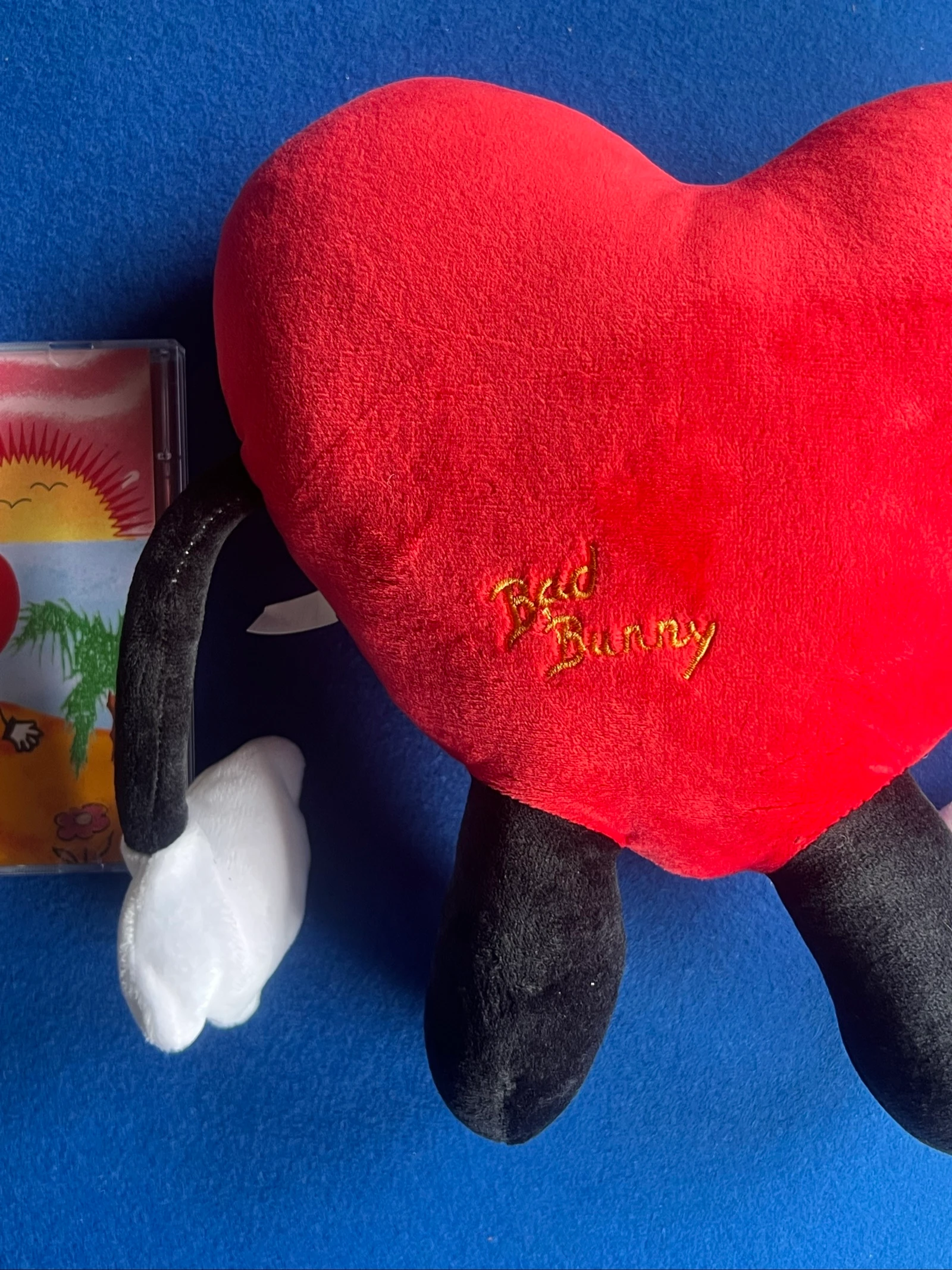 Pack Bad Bunny - Un Verano Sin Ti (CD + Plush) – photo 5